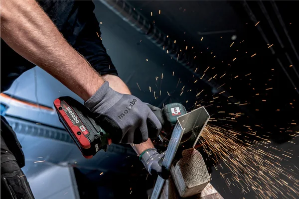 Metabo 600349850 akumulatorowa szlifierka kątowa CC 18 LTX BL 18 V 76 mm, bez akumulatora