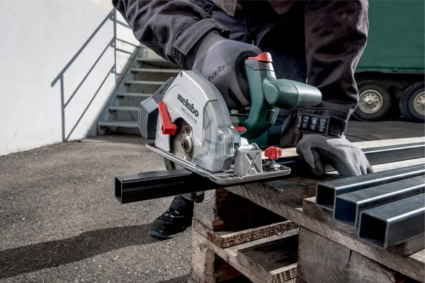 Metabo 600771890 pilarka tarczowa MKS 18 LTX 58 18 V 165 mm, walizka, bez akumulatora