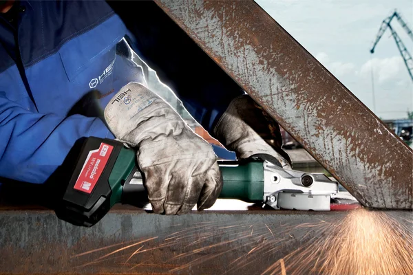 Metabo 601306840 akumulatorowa szlifierka kątowa z płaską głowicą WF 18 LTX 125 Quick 18 V 125 mm, metaBOX