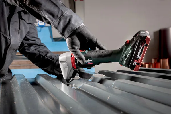 Metabo 601614850 akumulatorowy przecinak do metalu NIV 18 LTX BL 1.6 18 V, bez akumulatora