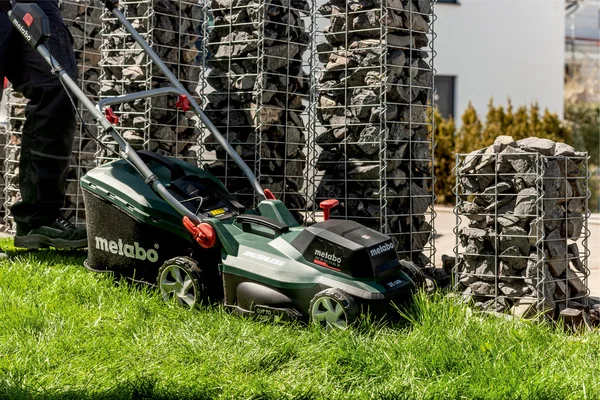 Metabo 601716650 kosiarka akumulatorowa RM 36-18 LTX BL 36, 2×5,2 Ah Metabo 601716650 kosiarka akumulatorowa RM 36-18 LTX BL 36 18 V, 2×5,2 Ah