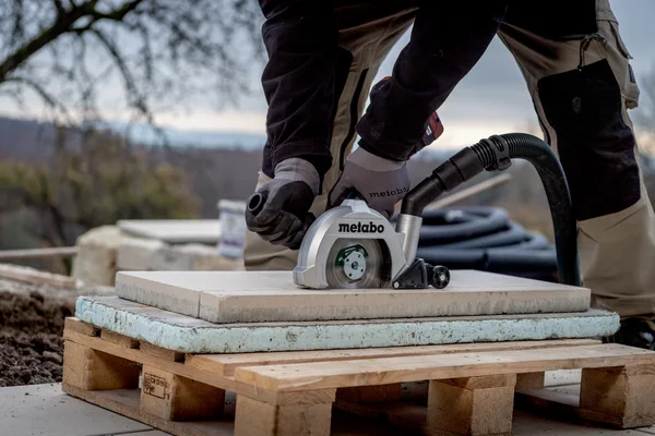 Metabo 601731850 akumulatorowa szlifierka kątowa WVB 18 LTX BL 15-125 Quick 18 V 125 mm, bez akumulatora Metabo 601731850 akumulatorowa szlifierka kątowa WVB 18 LTX BL 15-125 Quick 18 V 125 mm, bez akumulatora