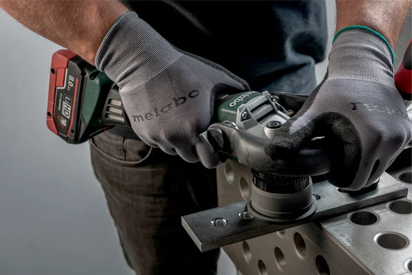 Metabo 601754840 akumulatorowa frezarka krawędziowa do metalu KFM 18 LTX 3 RF 18 V, metaBOX, bez akumulatora