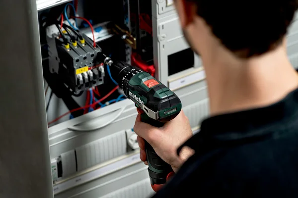 Metabo 601784500 akumulatorowa wiertarka udarowa PowerMaxx SB BL 12 V 38 Nm, 2×2,0 Ah, walizka Metabo 601784500 akumulatorowa wiertarka udarowa PowerMaxx SB BL 12 V 38 Nm, 2×2,0 Ah, walizka