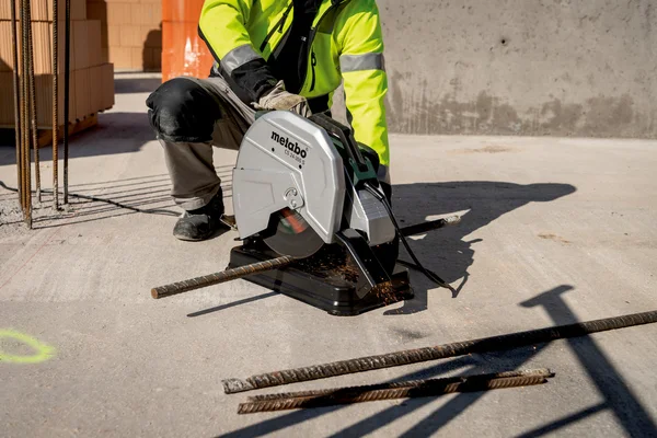 Metabo 601787000 przecinarka do metalu CS 24-355 S 2400 W