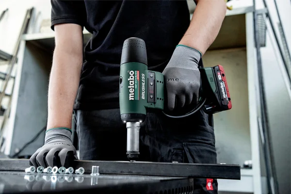 Metabo 601788800 nitownica akumulatorowa do nitonakrętek NMP 18 LTX BL M10 18 V, 2×4,0 Ah, metaBOX