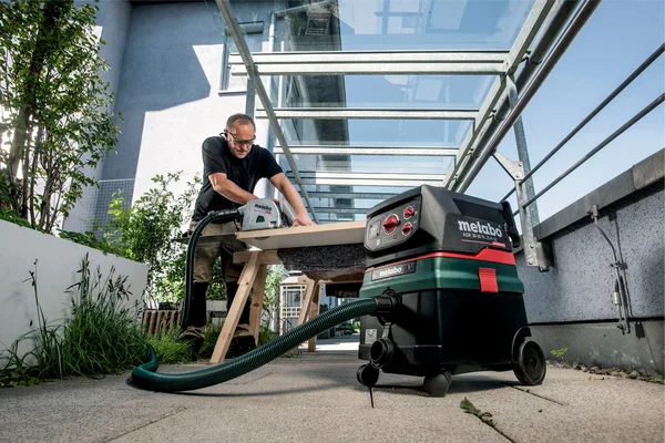 Metabo 601866810 akumulatorowa pilarka tarczowa do cięcia wgłębnego KT 18 LTX 66 BL 18 V 165 mm, 2×8,0 Ah