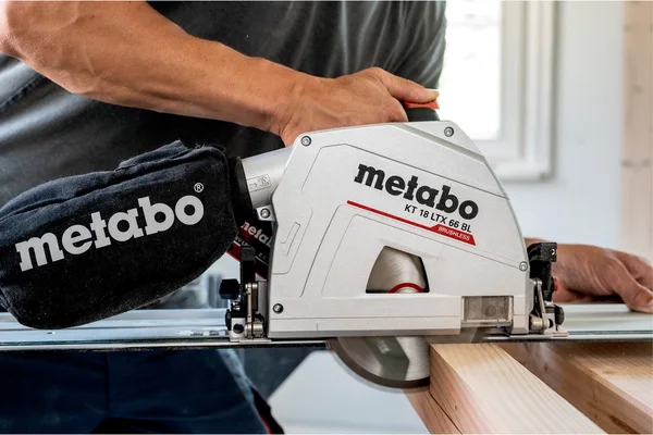 Metabo 601866810 akumulatorowa pilarka tarczowa do cięcia wgłębnego KT 18 LTX 66 BL 18 V 165 mm, 2×8,0 Ah