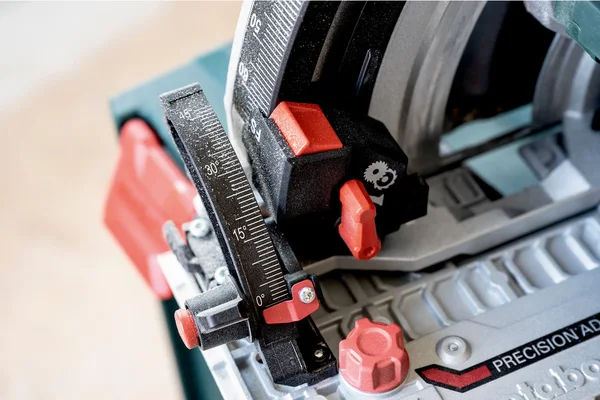 Metabo 601866810 akumulatorowa pilarka tarczowa do cięcia wgłębnego KT 18 LTX 66 BL 18 V 165 mm, 2×8,0 Ah
