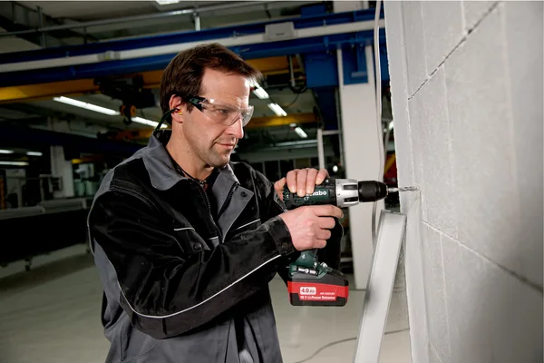 Metabo 602103500 akumulatorowa wiertarka udarowa SB 18 LT 18 V 60 Nm, 2×4,0 Ah, metaBOX
