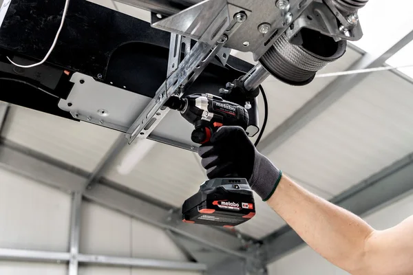 Metabo 602398850 akumulatorowy zakrętak udarowy SSW 18 LT 300 BL 18 V 300 Nm, bez akumulatora