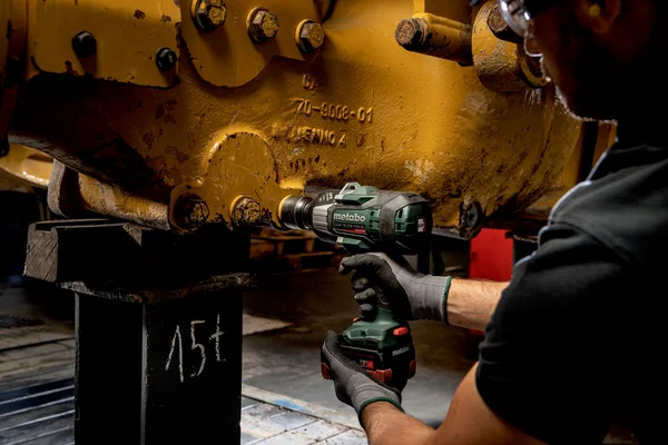Metabo 602402840 akumulatorowy zakrętak udarowy SSW 18 LTX 1750 BL 18 V 1750 Nm, metaBOX, bez akumulatora