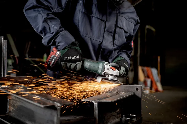 Metabo 613056840 akumulatorowa szlifierka kątowa WVB 18 LT BL 11-115 Quick 18 V 115 mm, metaBOX, bez Metabo 613056840 akumulatorowa szlifierka kątowa WVB 18 LT BL 11-115 Quick 18 V 115 mm, metaBOX, bez