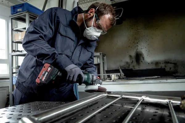 Metabo 613091850 akumulatorowa szlifierka kątowa WVB 18 LT BL 11-125 Quick Inox 18 V 125 mm, bez akumulatora Metabo 613091850 akumulatorowa szlifierka kątowa WVB 18 LT BL 11-125 Quick Inox 18 V 125 mm, bez akumulatora