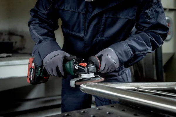 Metabo 613091850 akumulatorowa szlifierka kątowa WVB 18 LT BL 11-125 Quick Inox 18 V 125 mm, bez akumulatora Metabo 613091850 akumulatorowa szlifierka kątowa WVB 18 LT BL 11-125 Quick Inox 18 V 125 mm, bez akumulatora