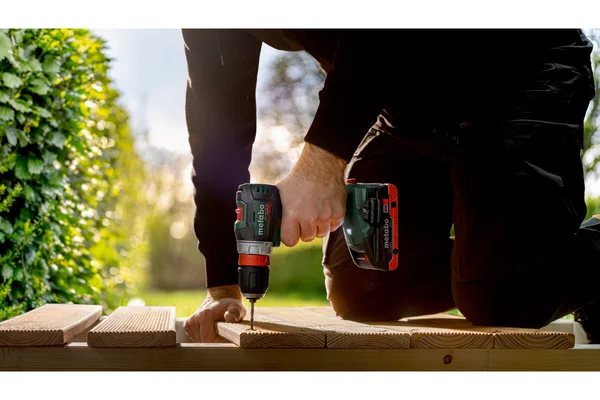 Metabo 613156800 wiertarko-wkrętarka akumulatorowa BS 18 L BL Q 18 V 65 Nm, 2×4,0 Ah, metaBOX