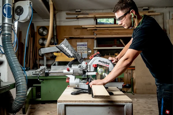 Metabo 614254650 kapówka akumulatorowa KGS 18 LTX BL 254 18 V 254 mm, 2×5,2 Ah