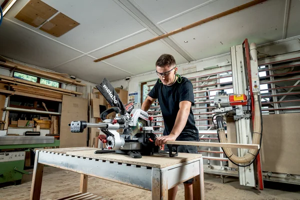 Metabo 614254650 kapówka akumulatorowa KGS 18 LTX BL 254 18 V 254 mm, 2×5,2 Ah