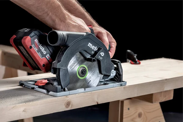 Metabo 691195000 akumulatorowa ręczna pilarka tarczowa KS 18 LTX 57 Set 18 V 165 mm, metaBOX, bez akumulatora Metabo 691195000 akumulatorowa ręczna pilarka tarczowa KS 18 LTX 57 Set 18 V 165 mm, metaBOX, bez akumulatora